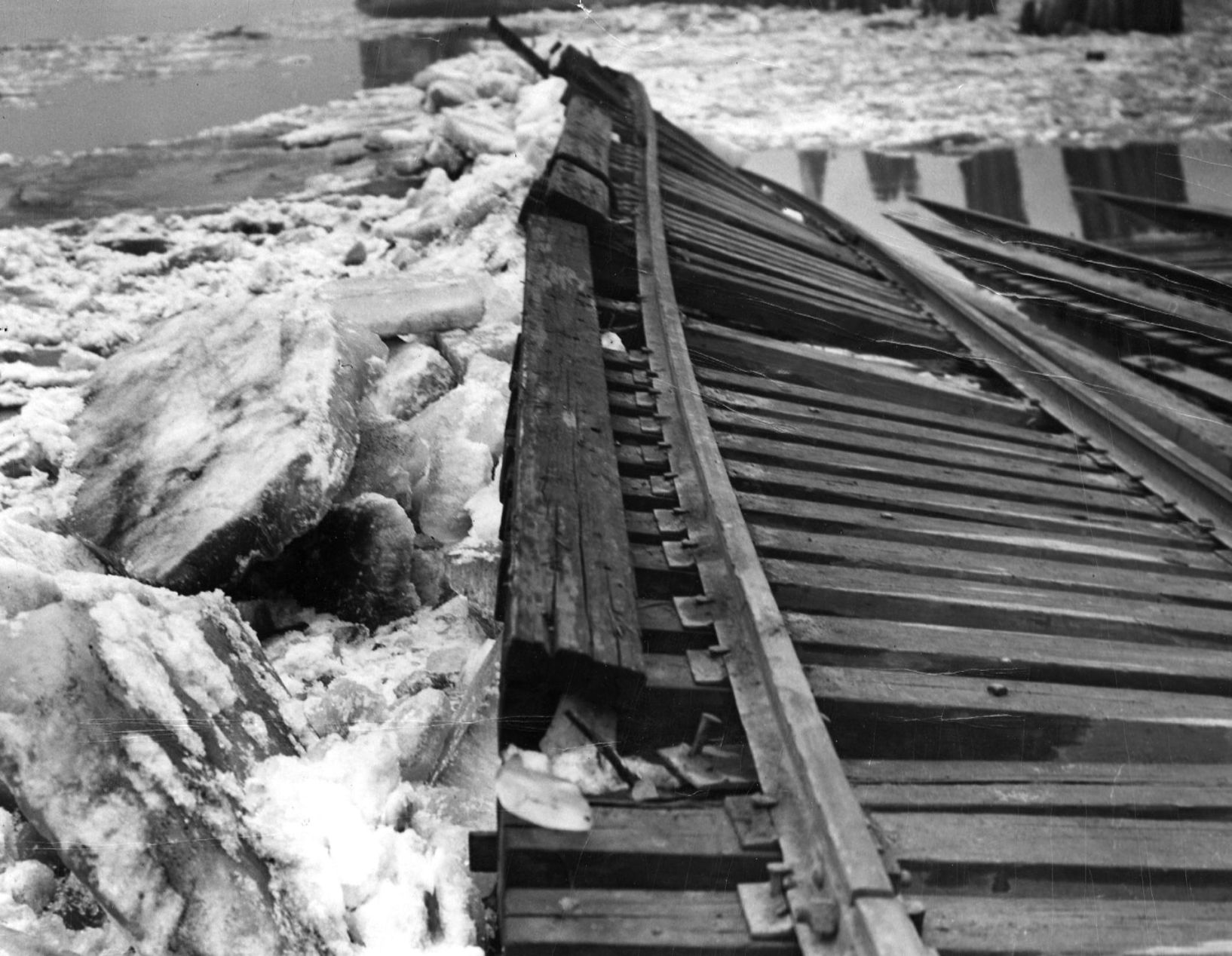 Mississippi River Ice
